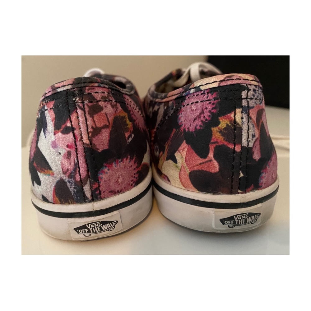 Vans off the Wall canvas floral lace ups shoes - Picture 3 of 7
